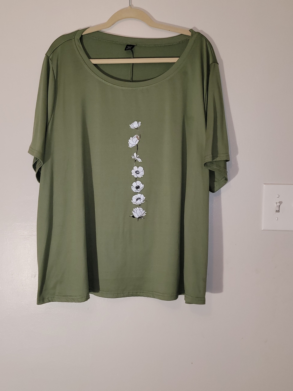 SHEIN Olive Green Short Sleeve Scoop Neck Top with White Floral Embroidery
